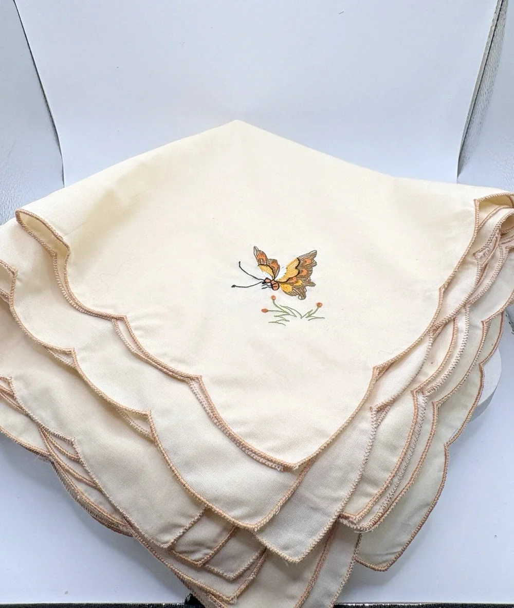 Set 14 Embroidered Butterfly Cloth Dinner Napkins Scallop Trim Cotton Blend 16